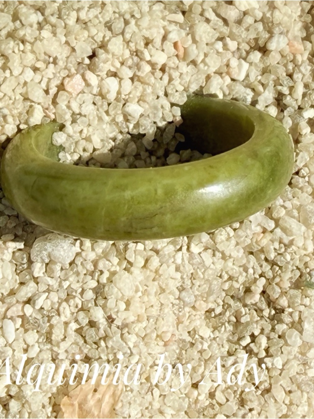 Olive jade ring with Light Veining